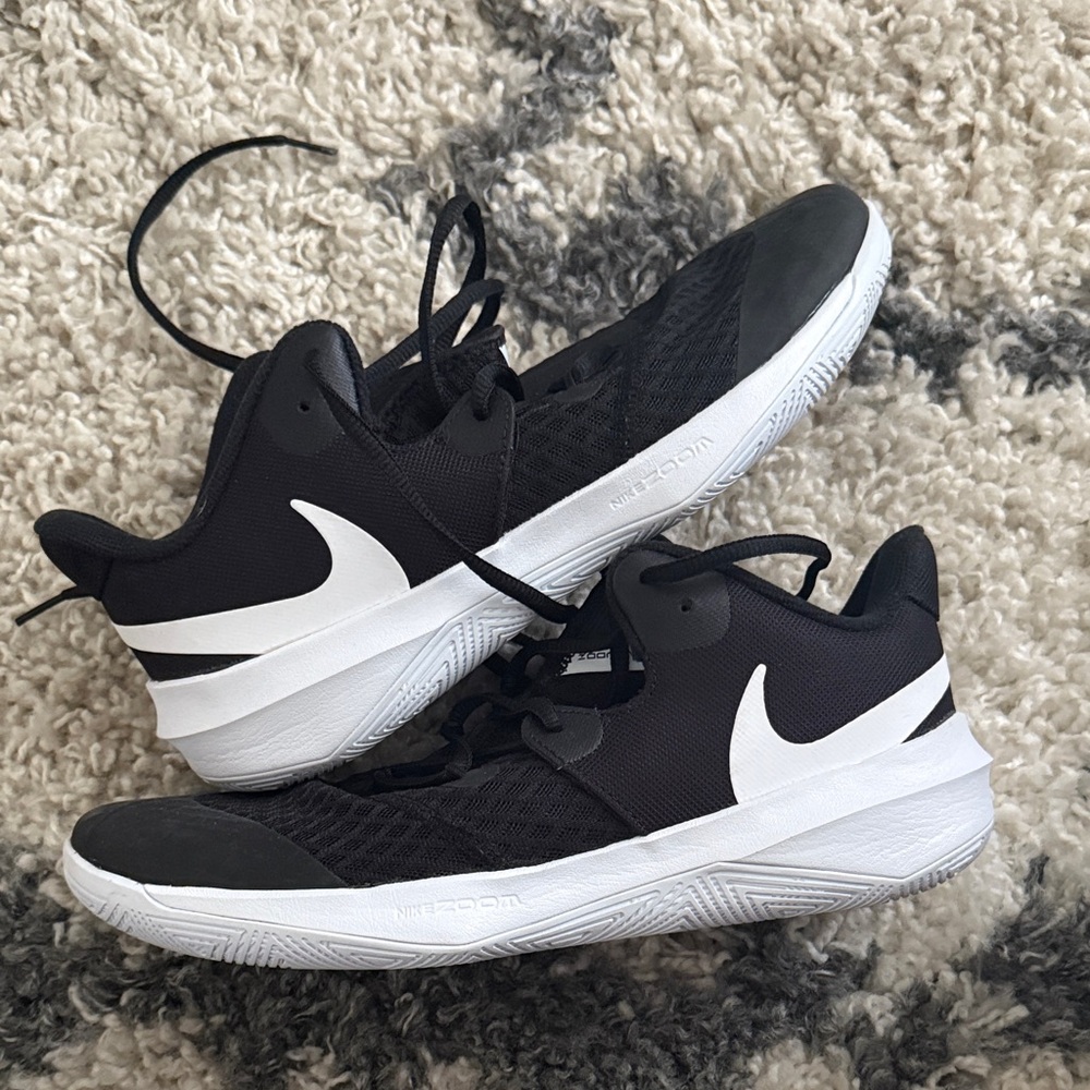 Nike Black and White Sports Shoes